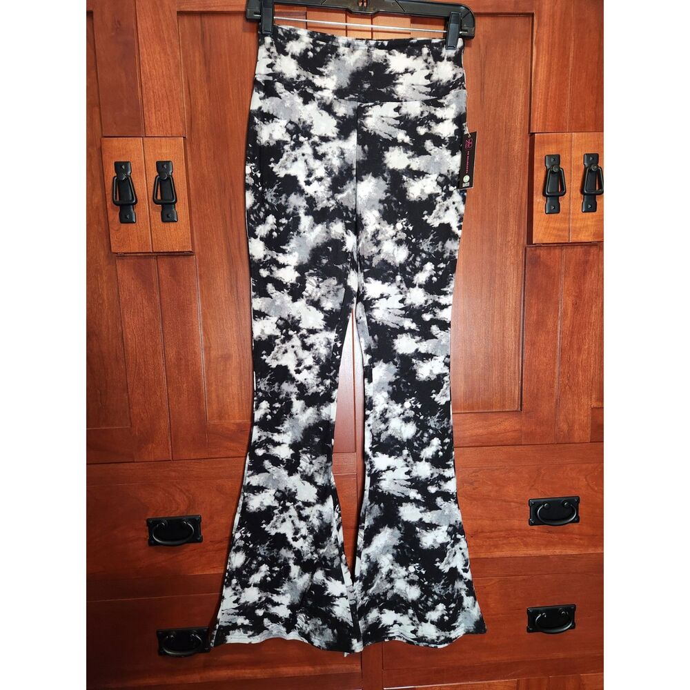No Boundaries Women Black & White Tie Dye Flared Pants Elastic Waist Size M NWT!